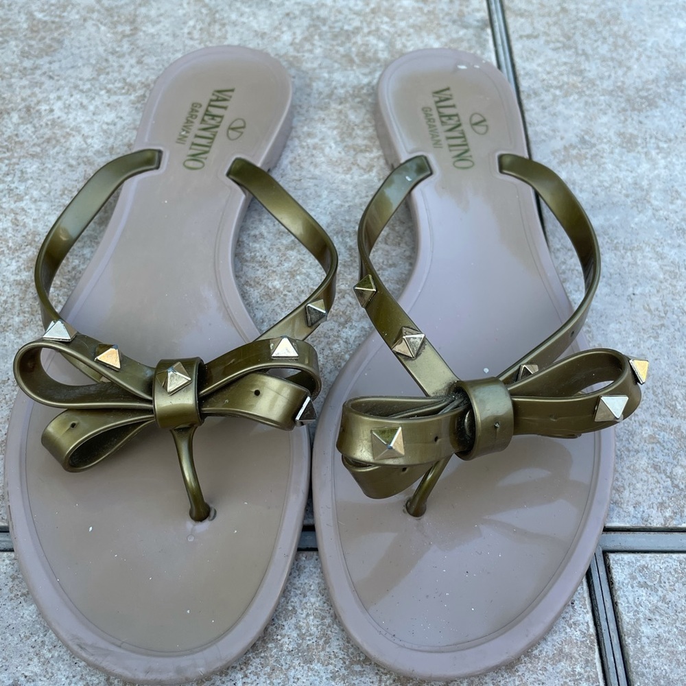 Valentino Rockstud bow jelly flip flops 40